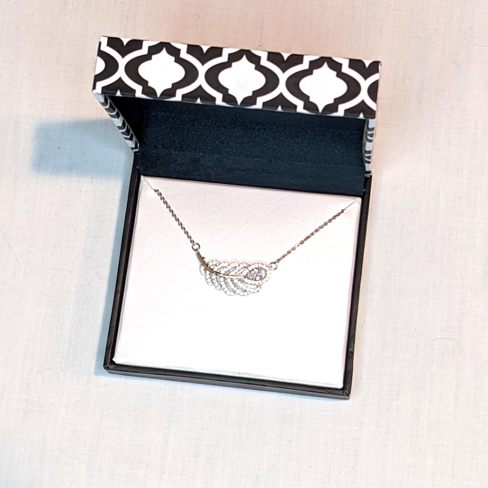 Nib Sparkle Allure Leaf Crystal Necklace